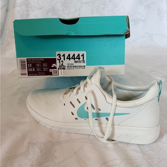 Nike SB White and Aqua Sneakers - Picture 7 of 7